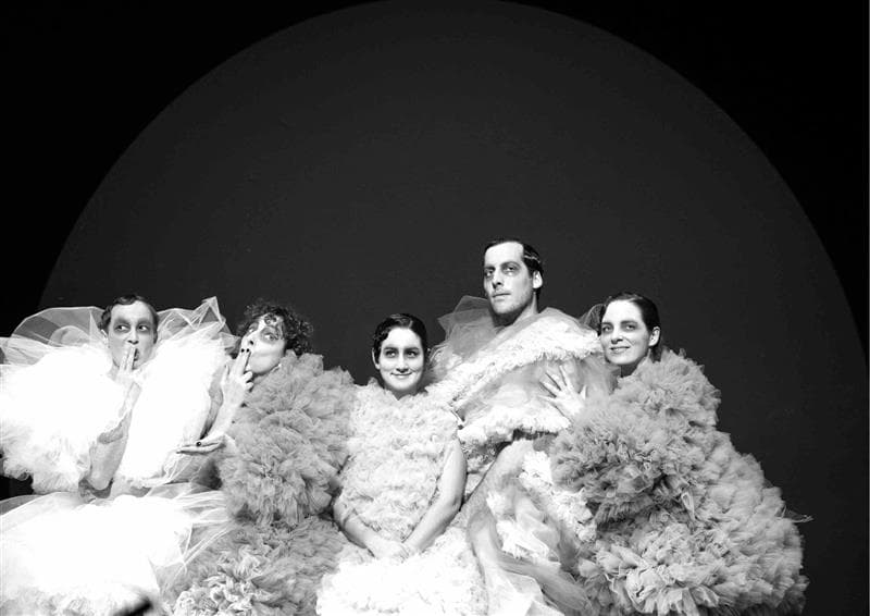 performers-dressed-in-ruffles