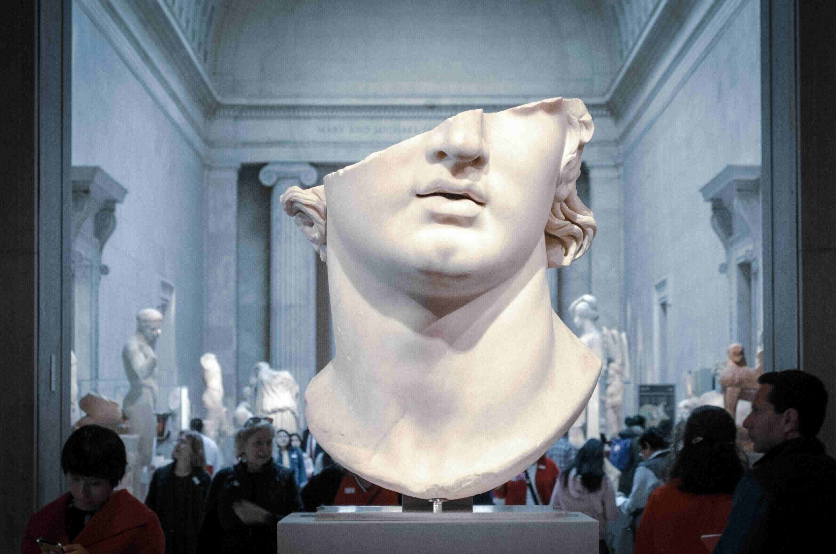 head-statue-in-museum