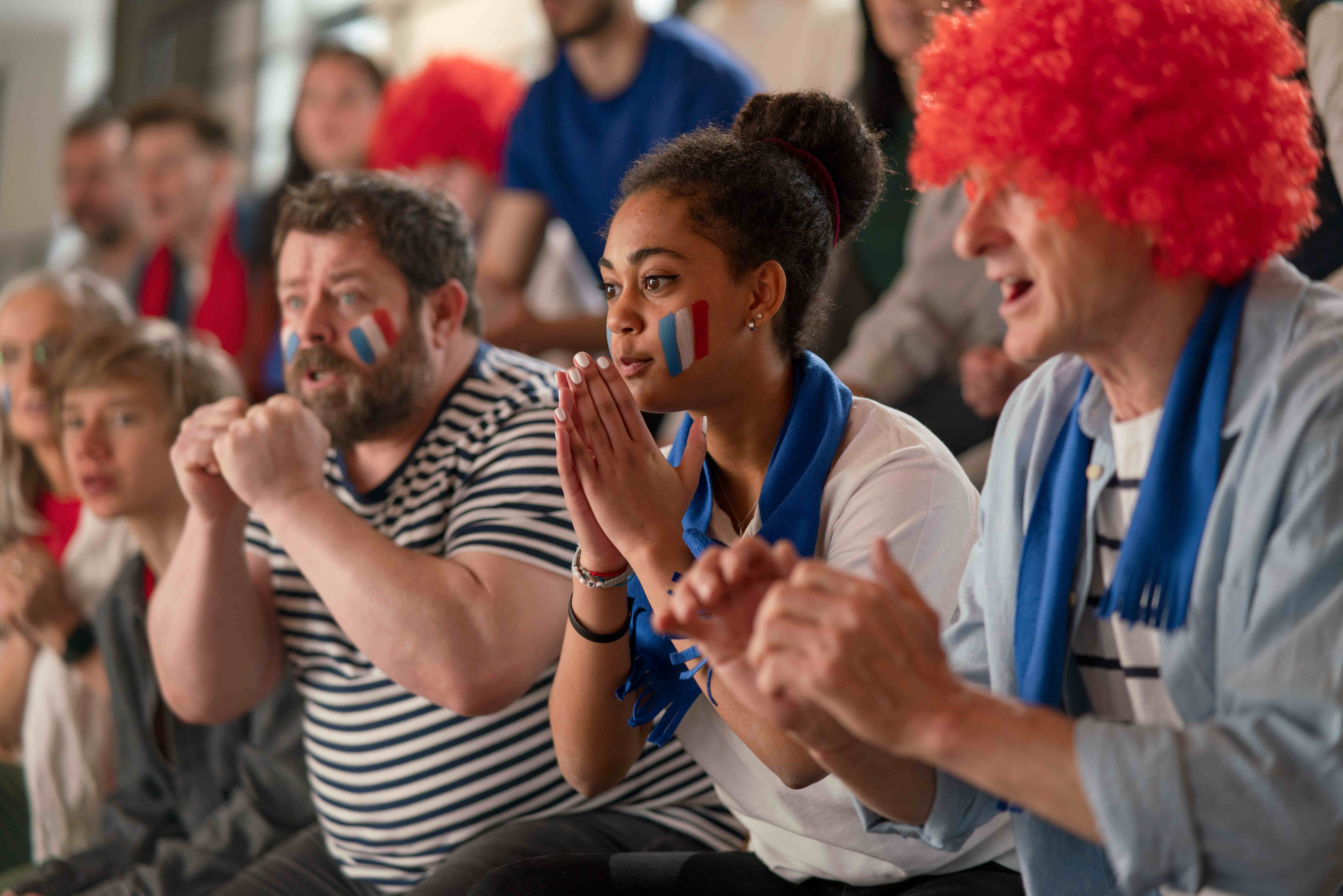 Fans-cheer-sports-crowd